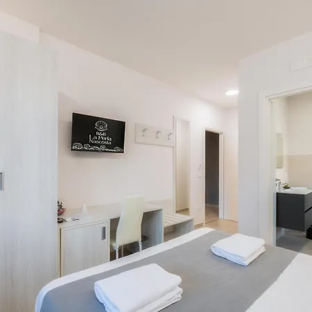 לינה וארוחת בוקר La Perla Nascosta